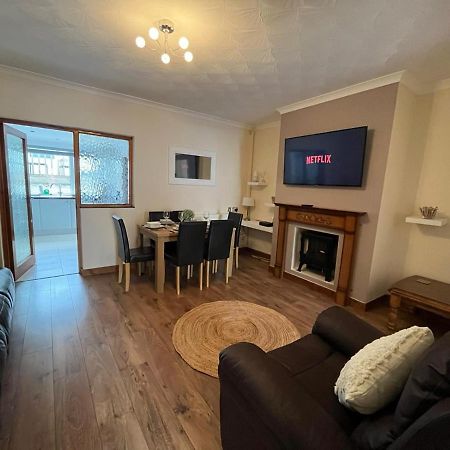 Access To Private Gym Room, 3 Bedrooms, Close To The City Swansea Exteriör bild